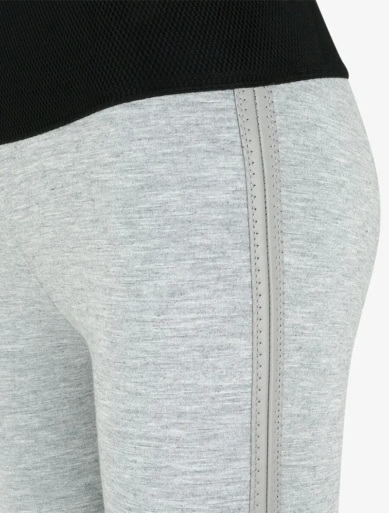 Texturierte Leggings mit Bund und Kunstlederpaspeln. - Meliertes Grau