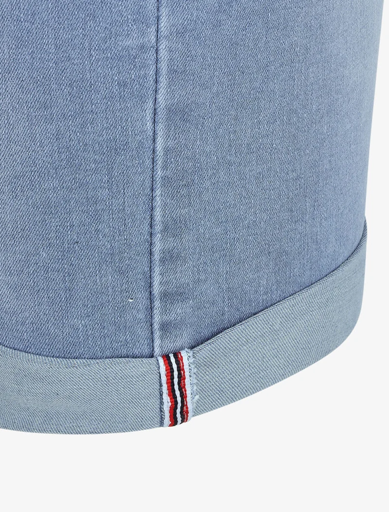 Leicht ausgewaschene Bermuda Push-up - Himmelblau