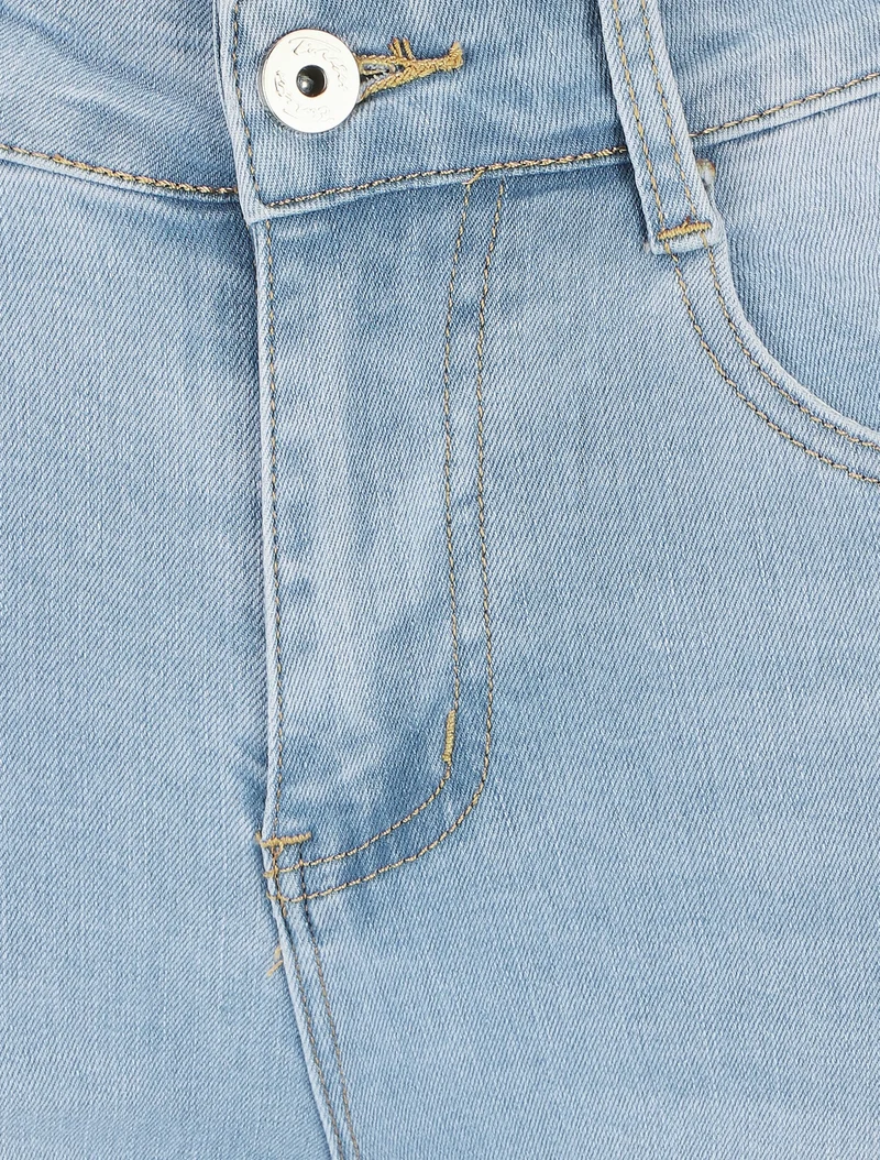 Bermuda Push-up mit umgeschlagenem geradem Schnitt - Blau
