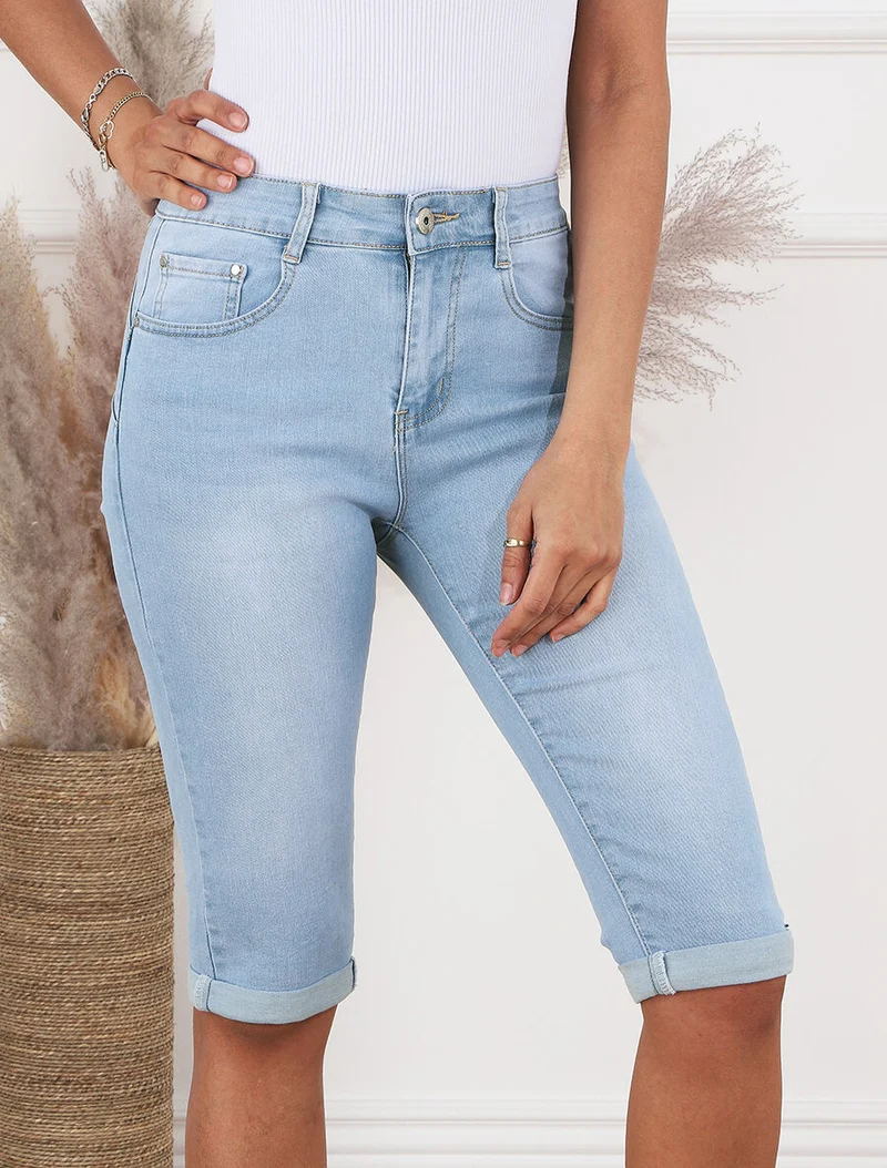 Bermuda Push-up mit umgeschlagenem geradem Schnitt - Blau
