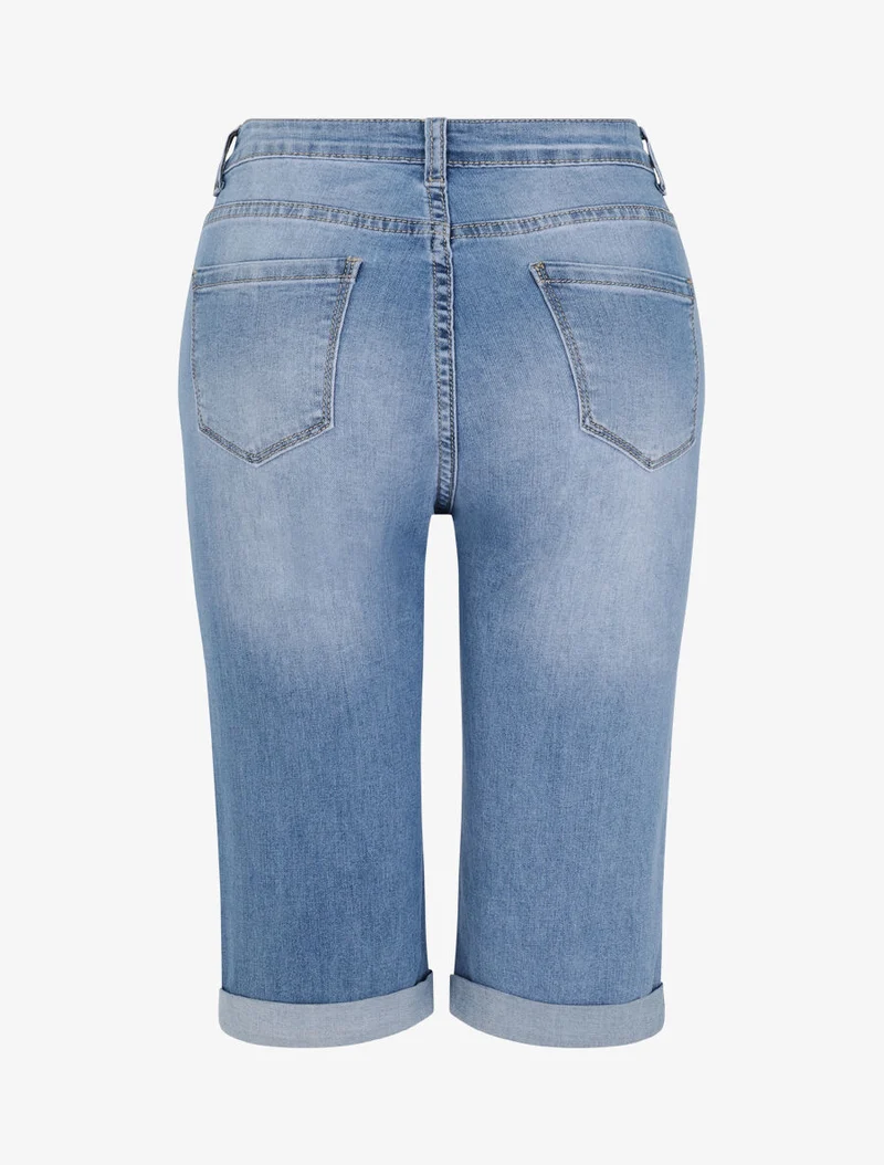 Große Jeans-Bermudashorts mit umgeschlagenen Kanten. - Hellblau
