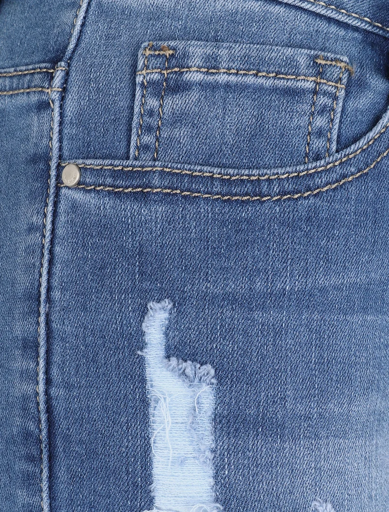 Zerrissene Jeans-Shorts mit rohen Kanten - Blau