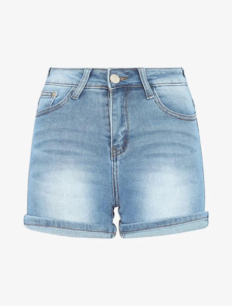 Ausgewaschene Jeansshorts mit Umschlag. - Hellblau