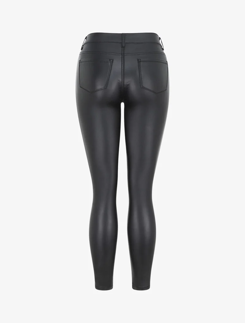 Skinny-Hose aus Kunstleder - Schwarz