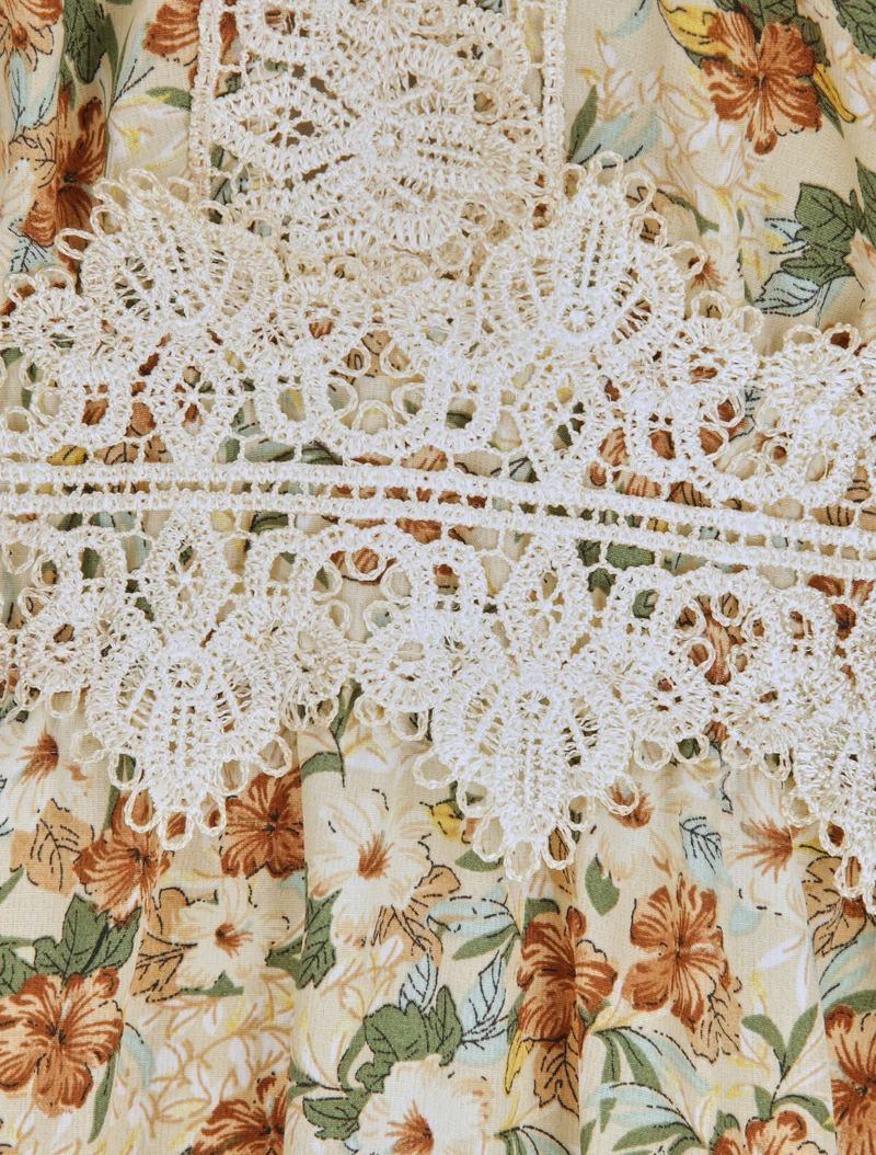 Langes Kleid mit Blumenmuster und feinen Stickereien - Beige