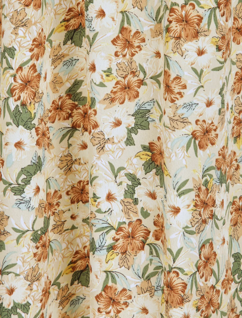 Langes Kleid mit Blumenmuster und feinen Stickereien - Beige
