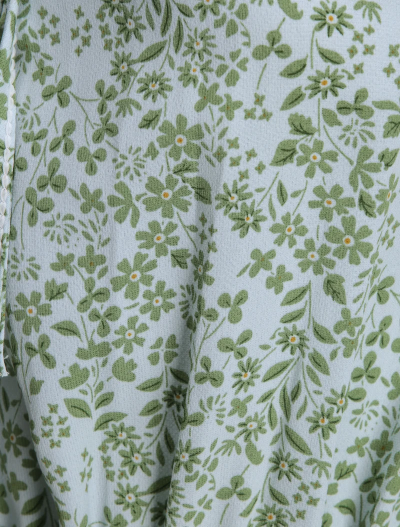Langes Kleid mit Blumenmuster und bestickter Taille - Himmelblau