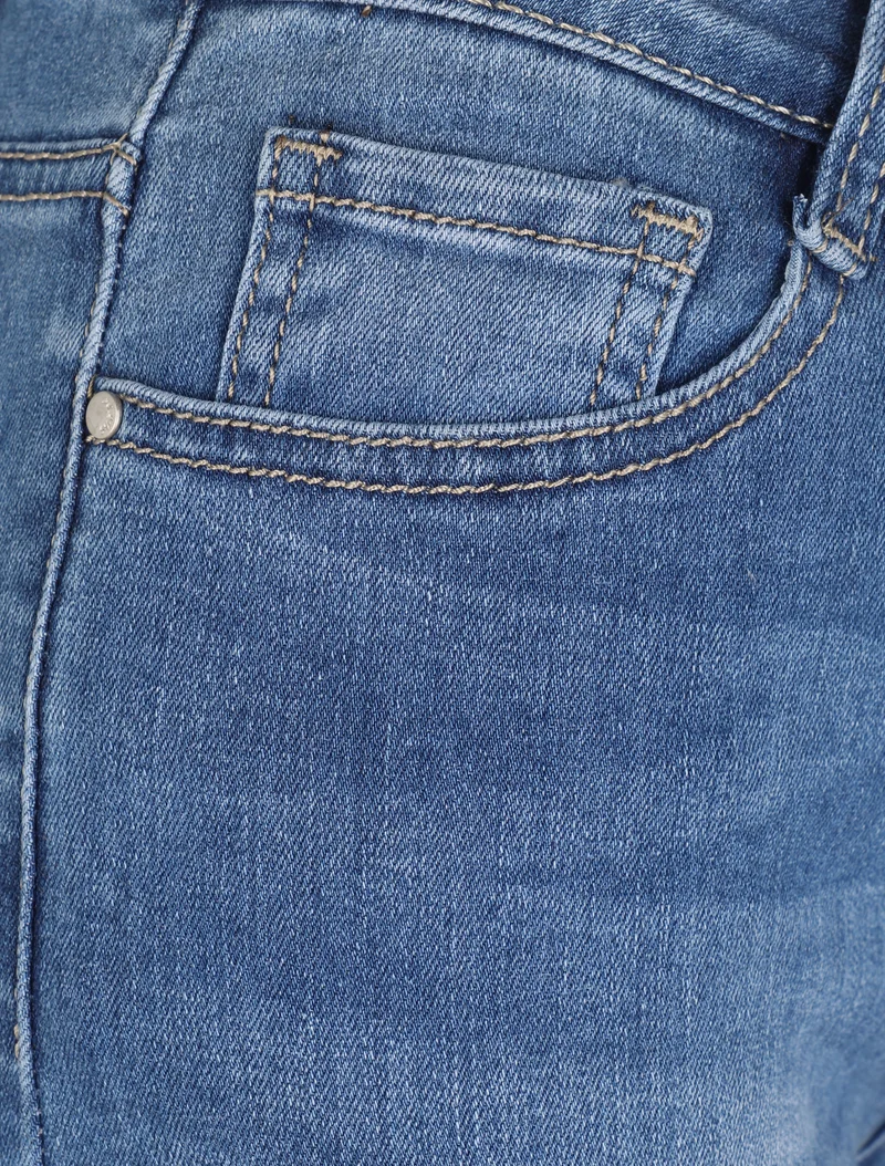 Zerrissene Jeansshorts mit umgeschlagenen Kanten - Blau