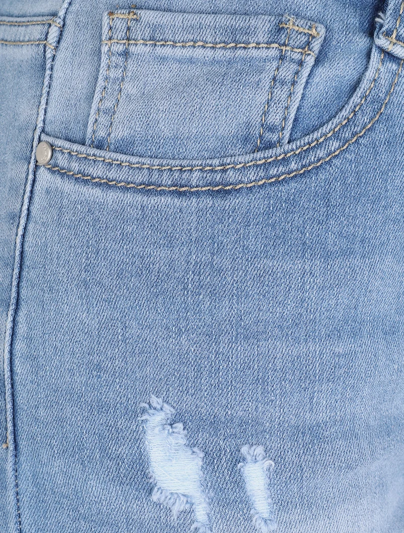 Jeansshort mit rohen Kanten - Hellblau