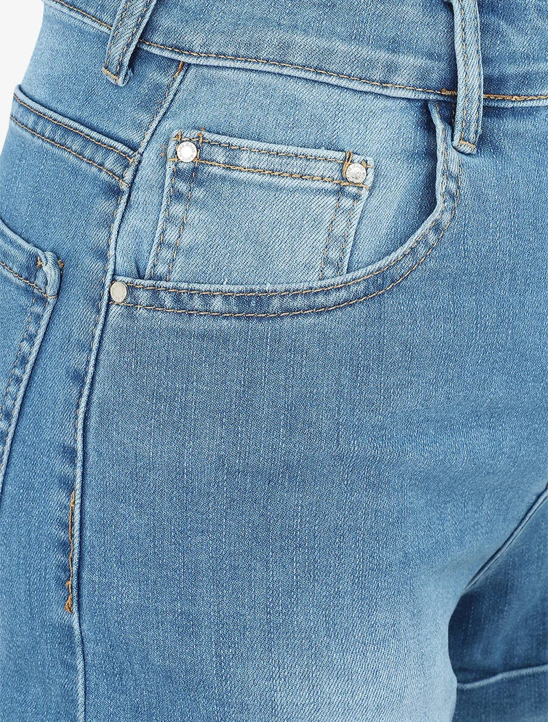 Kurze Shorts mit Säumen - Denim