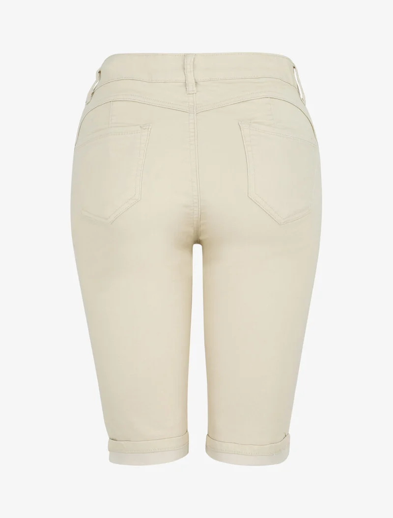 Bermuda Push-up einfarbig mit Säumen - Beige