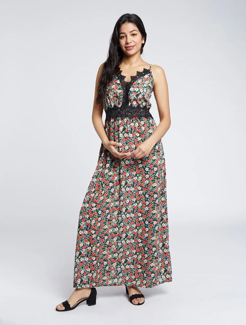 Langes Kleid mit Blumenmuster und feinen Stickereien - Schwarz