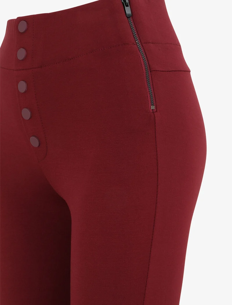 Hoch taillierte, geknöpfte Skinny-Stretch-Hose - Bordeaux
