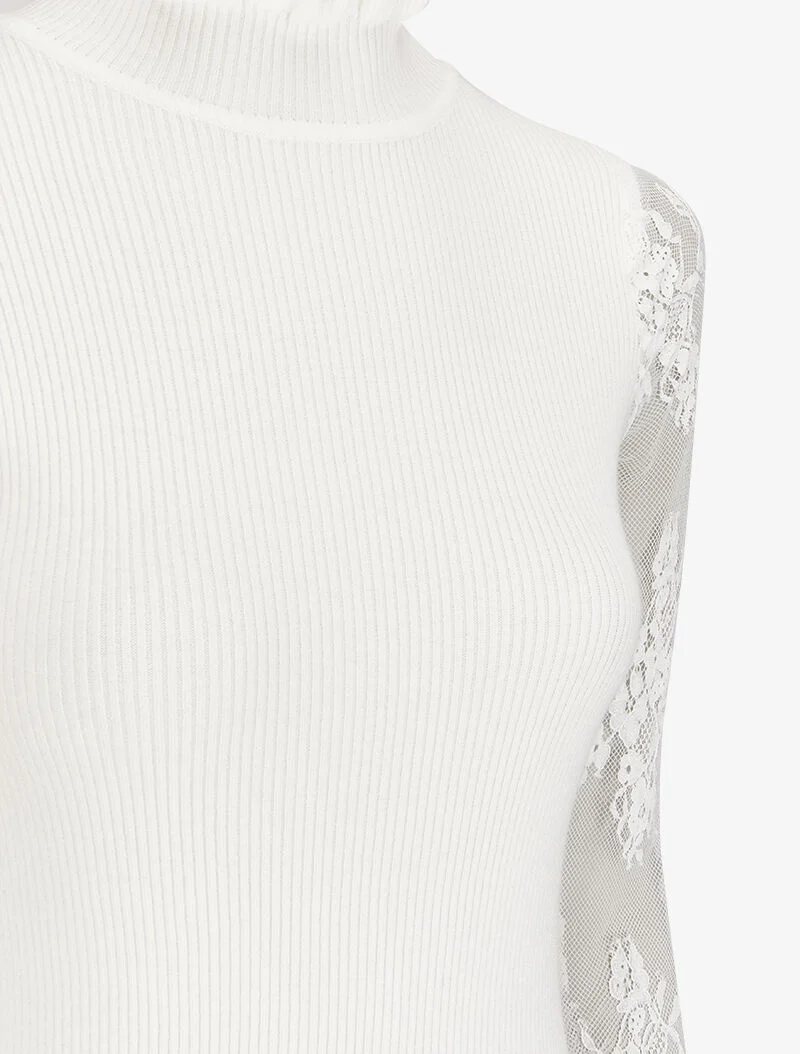 Geripptes Strickkleid mit Rüschenkragen und Spitzenärmeln - Weiß