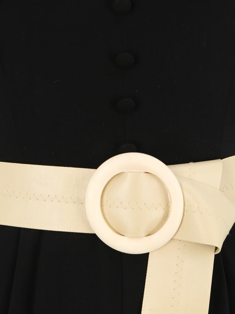 Knopfstilierter Jumpsuit - Schwarz