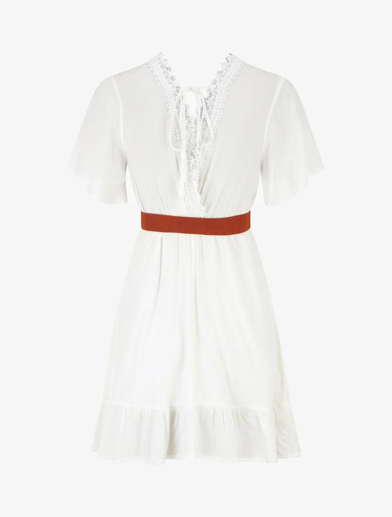 Einfarbiges kurzes Kleid mit Spitzenkragen und Rüschenkanten. - Weiß
