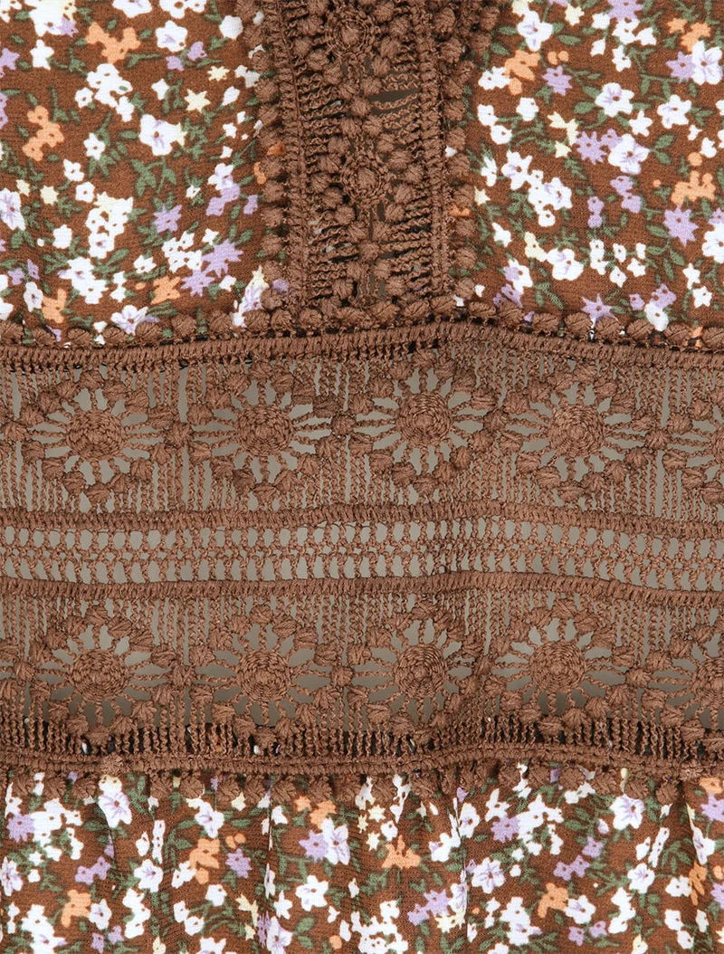 Langes Kleid mit kleinen Blumen bedruckt und V-Ausschnitt aus Spitze. - Braun