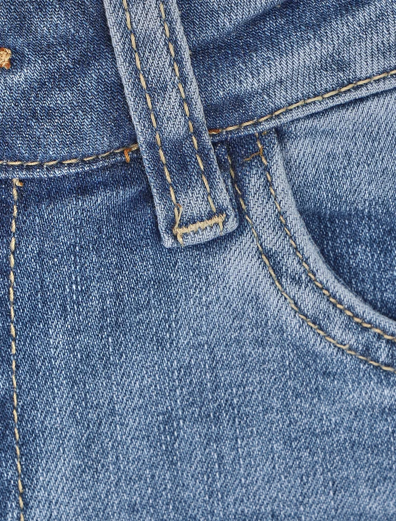 Gerade geschnittener Jeansshort mit Säumen - Blau