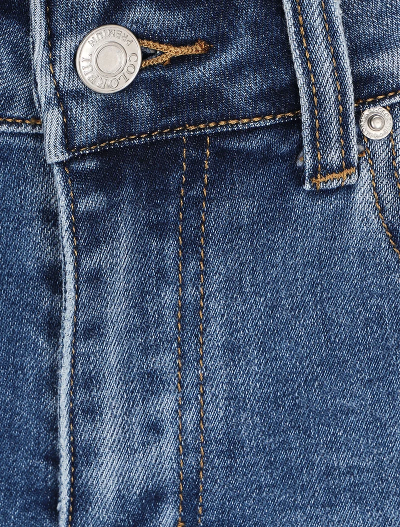 Jeansshorts mit ausgefransten Säumen - Denimblau