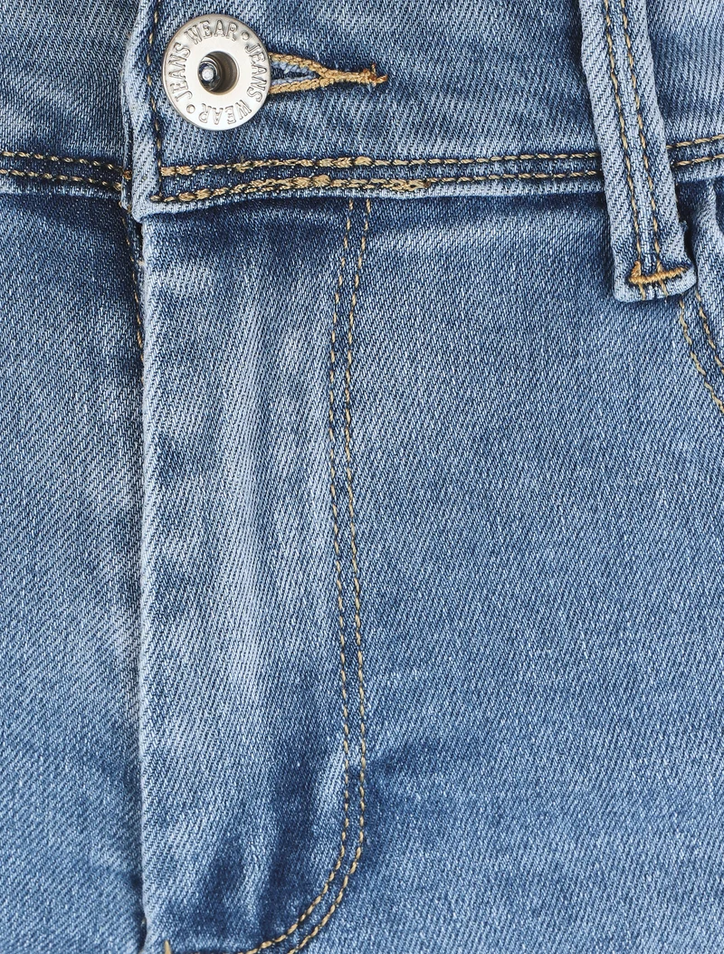 Push-up-Jeans-Short mit ausgefransten Kanten - Blau