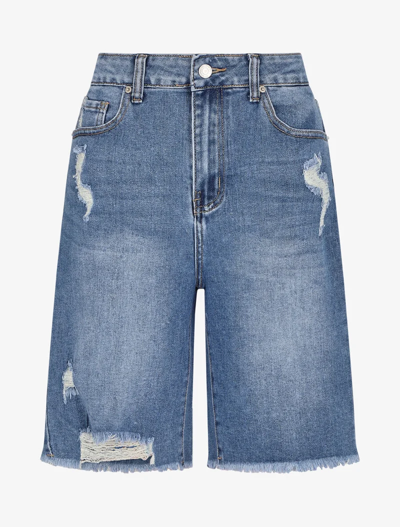 Gerade geschnittene Bermuda-Shorts mit ausgefranstem Saum. - Denimblau