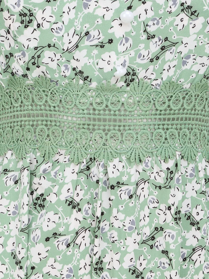 Langes Kleid mit kleinen Blumen und dekorativen Knöpfen bedruckt - Grün