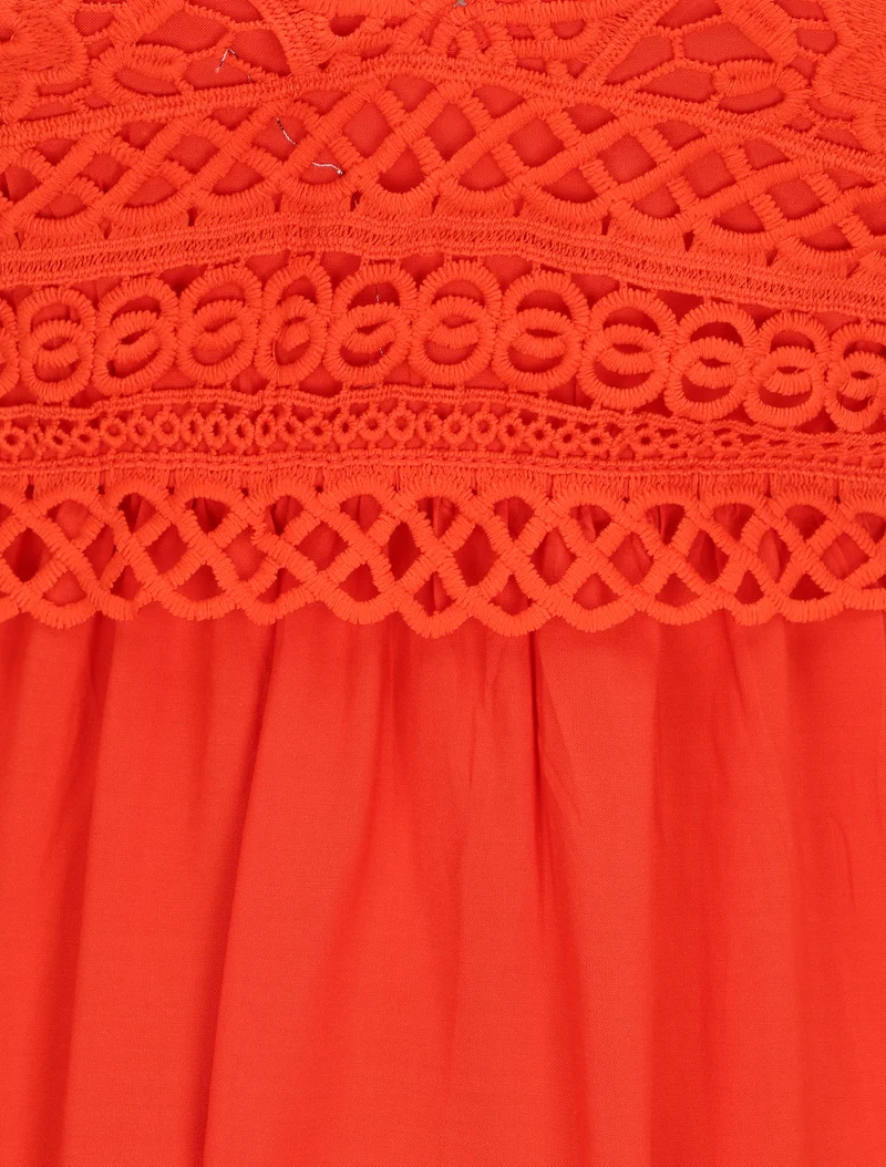 Kurzes Kleid mit Trägern und Spitze - Koralle