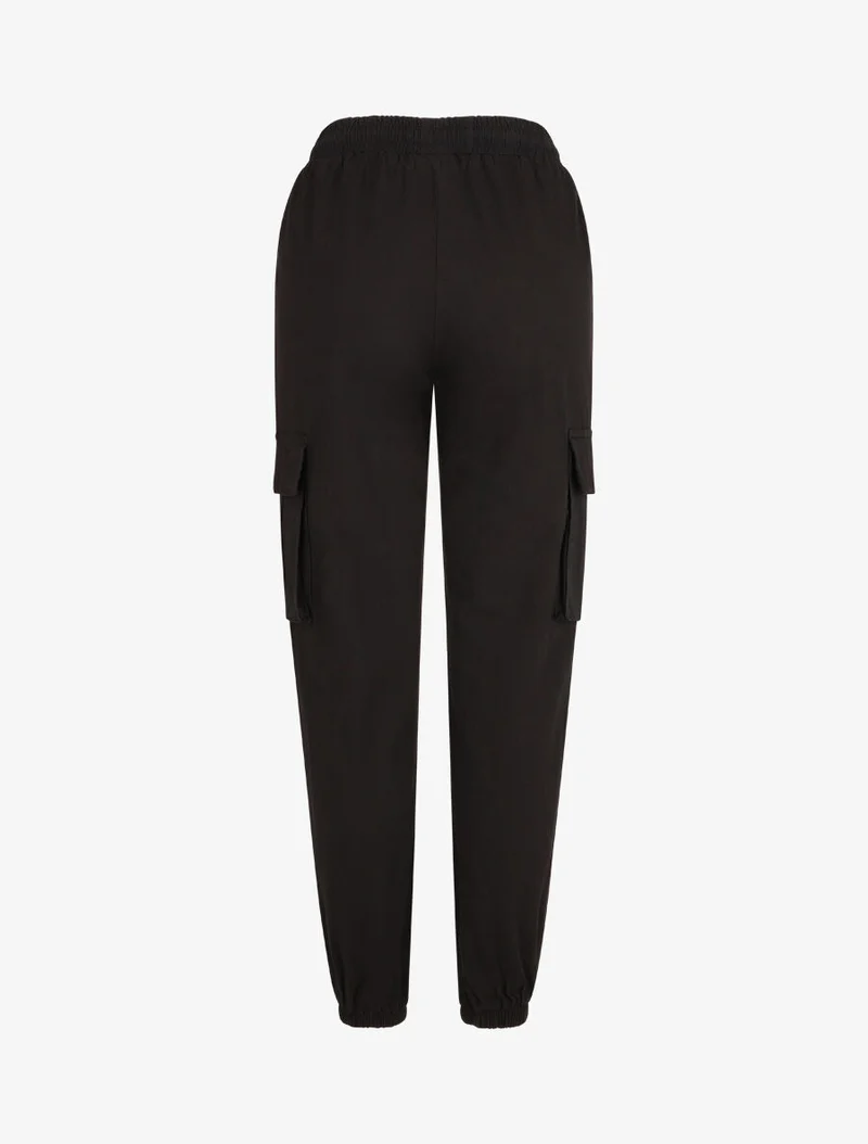 Hoch taillierte Cargo-Hose - Schwarz