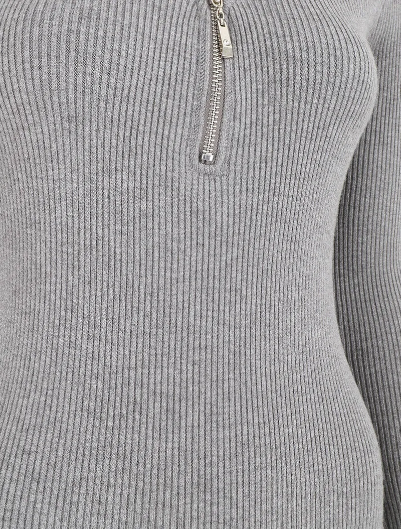 Geripptes Strickkleid mit offener Rückenpartie - Hellgrau