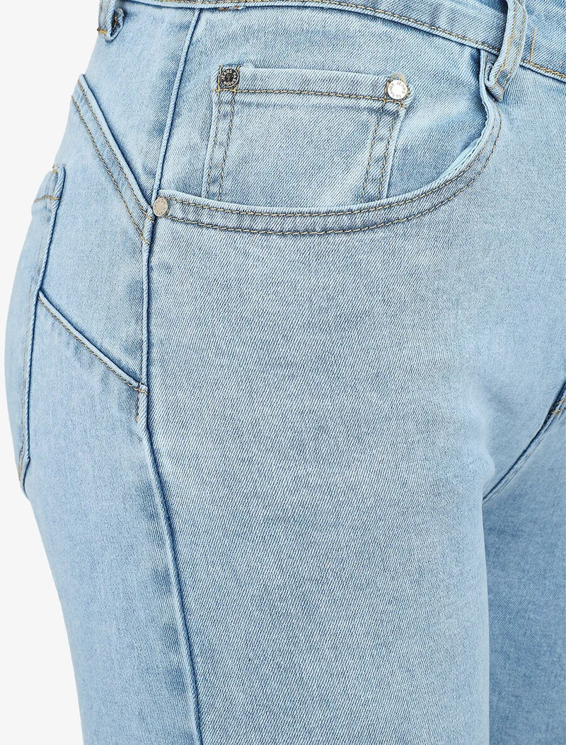 Bermuda mit Umschlag und Push-up-Effekt - Himmelblau