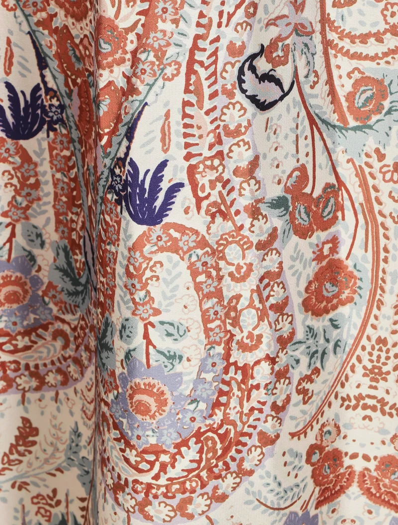 Satiniertes Empire-Maxikleid mit stilisiertem Paisleymuster - Beige
