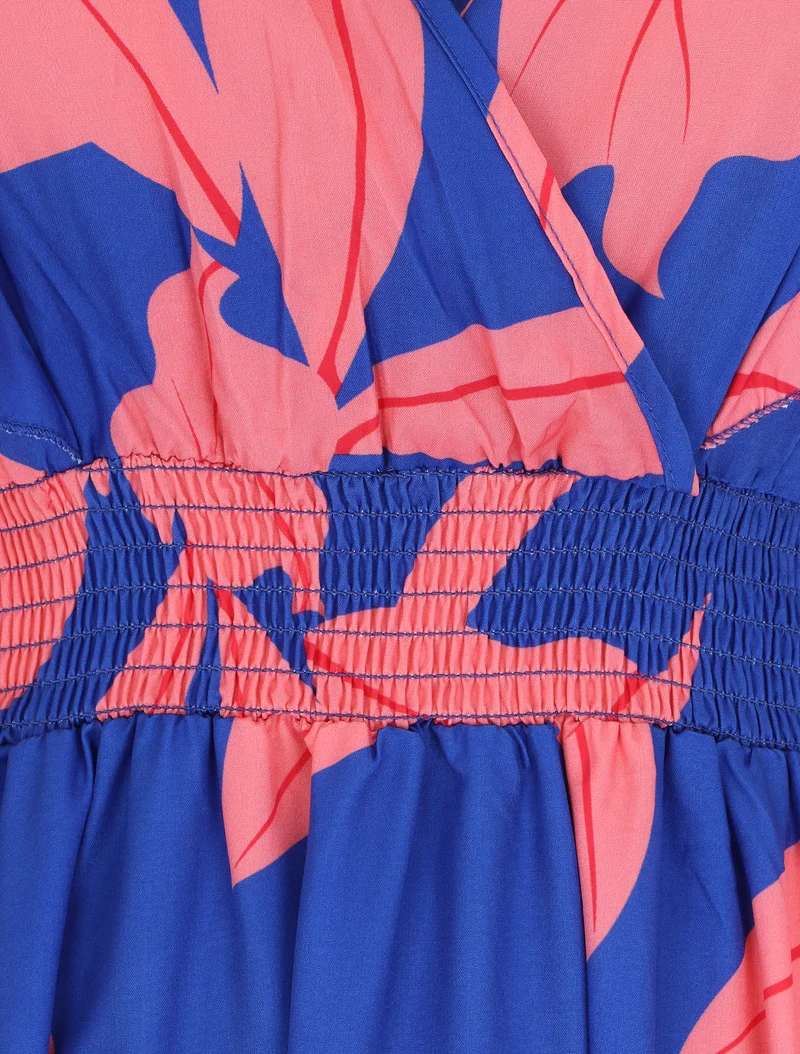 Ärmelloses langes Kleid mit Volants und Pflanzenmuster - Blau
