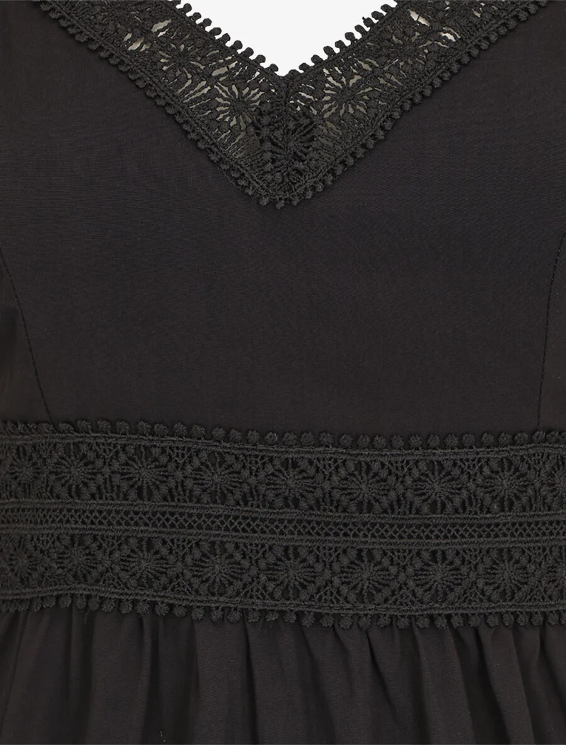 Kurzes einfarbiges Kleid mit Stickereien - Schwarz