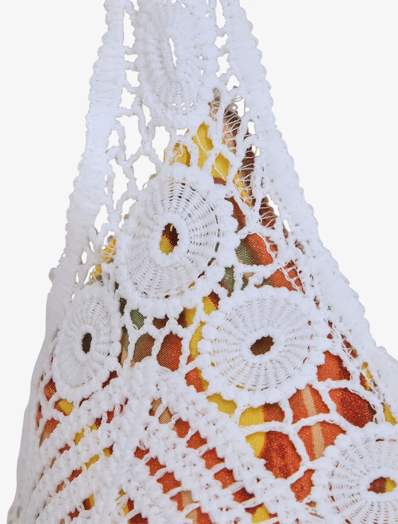 Langes Kleid mit exotischem Blätterdruck und Häkelarbeit - Gelb