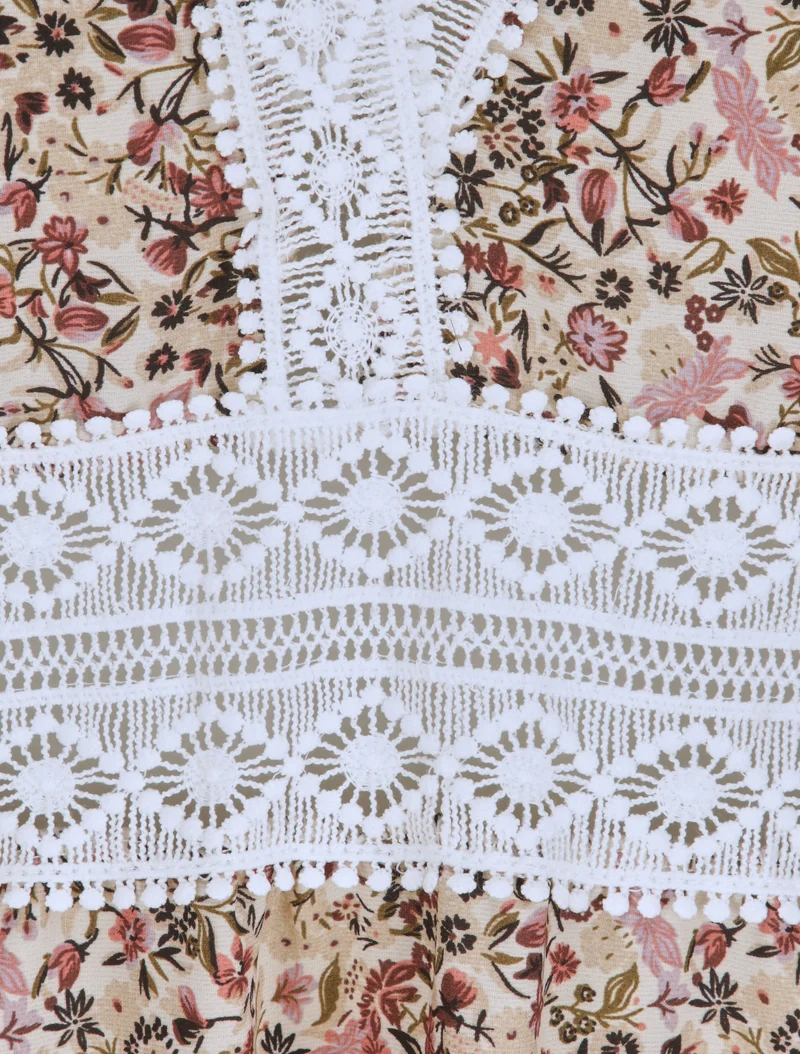 Langes Kleid mit kleinen Blumen bedruckt und V-Ausschnitt aus Spitze. - Beige