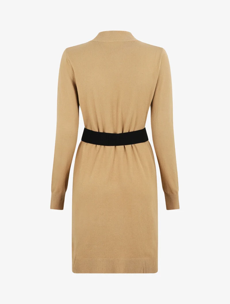 Kurzes Strickkleid mit Stehkragen - Kamel