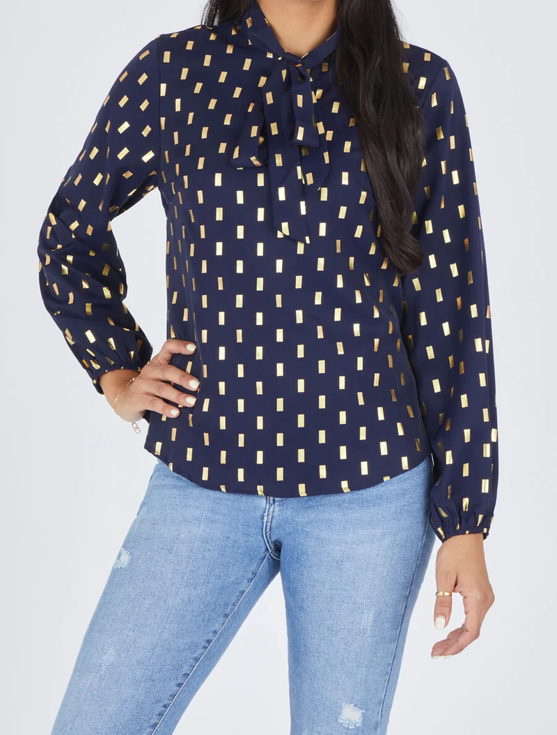 Bluse mit Lavallière-Kragen und goldfarbenem Rechteckmuster - Marine