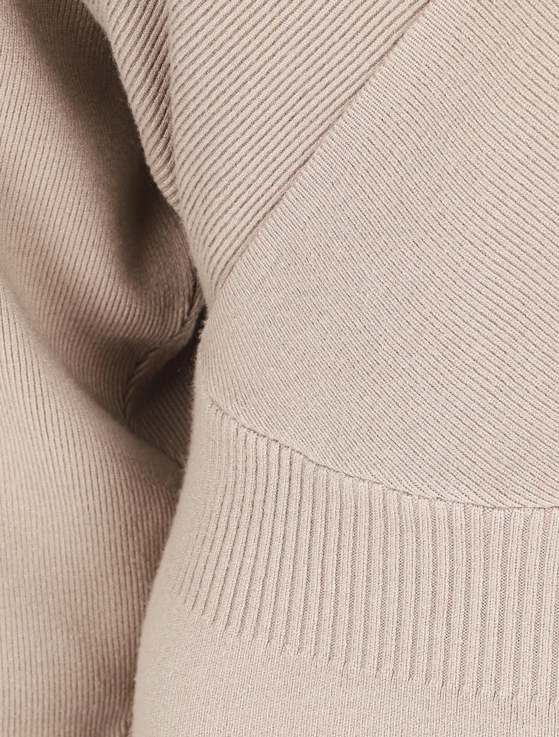 Tailliertes Kleid mit Wickelausschnitt - Maulwurf