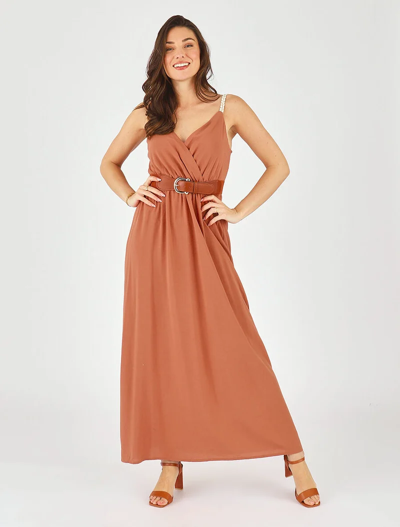 Langes unifarbenes Kleid mit fantasievollen Trägern - Rost