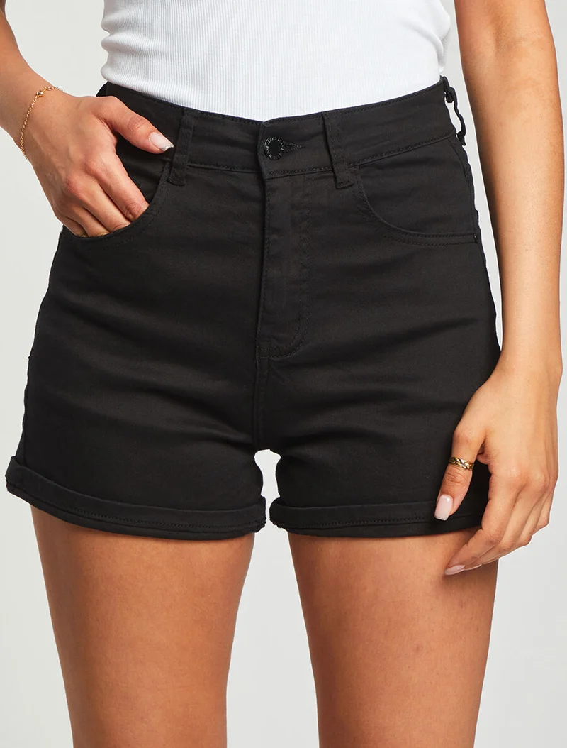 Jeansshort mit Umschlägen - Schwarz