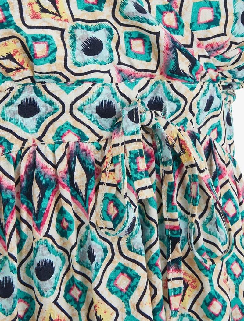 Kurzes Kleid mit grafischem Print - Grün
