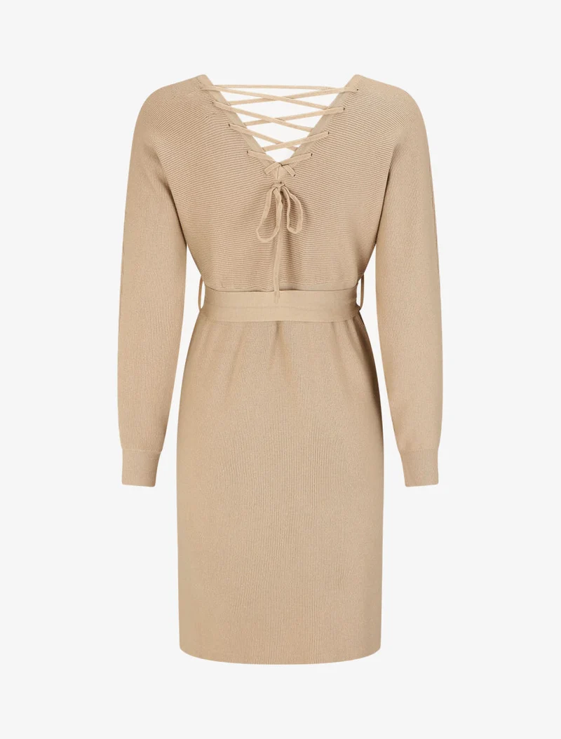 Knielanges Kleid mit Rückenausschnitt. - Beige