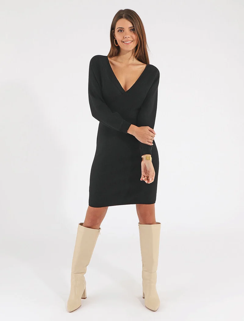 Tailliertes Kleid mit Wickelausschnitt - Schwarz