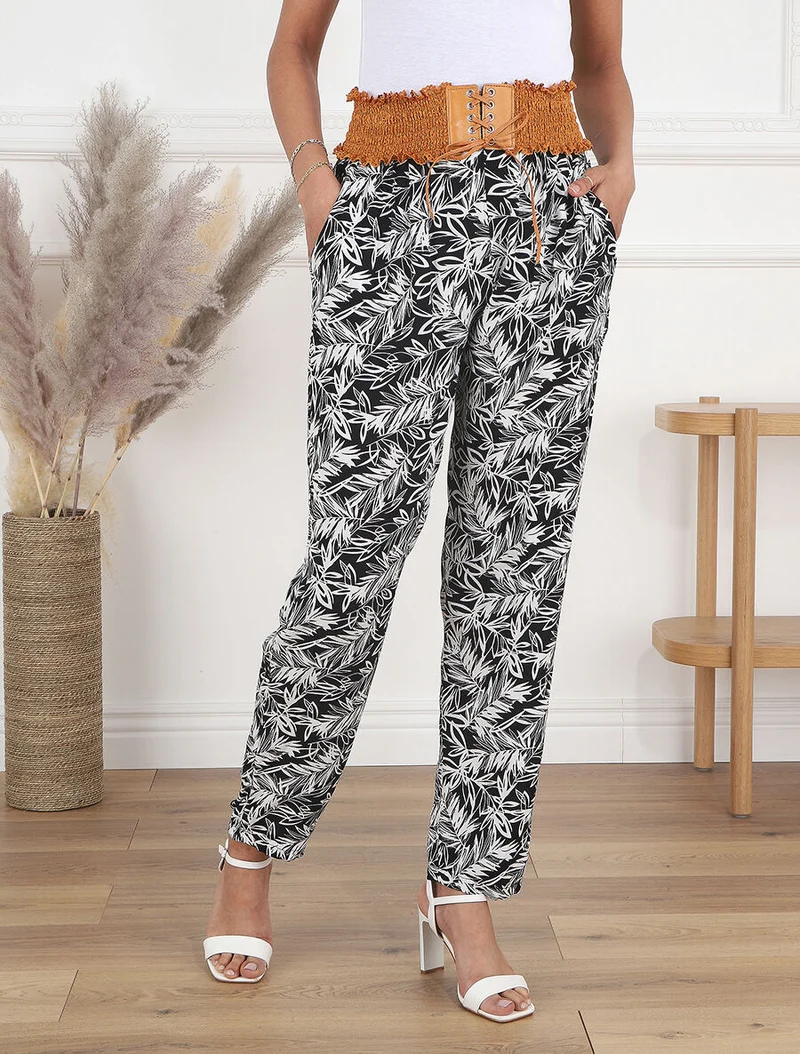 Gerade geschnittene Hose mit hohem Bund und Pflanzenmuster. - Schwarz