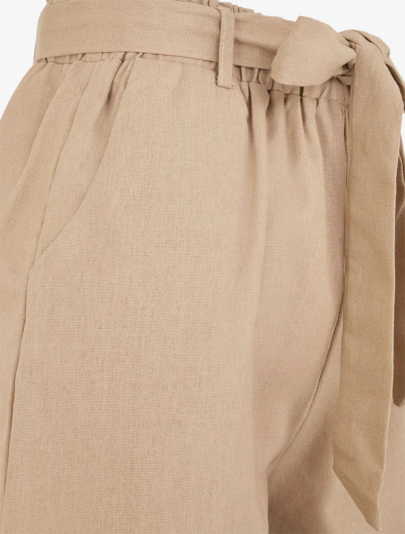 Kurze einfarbige Hose mit Umschlag - Beige