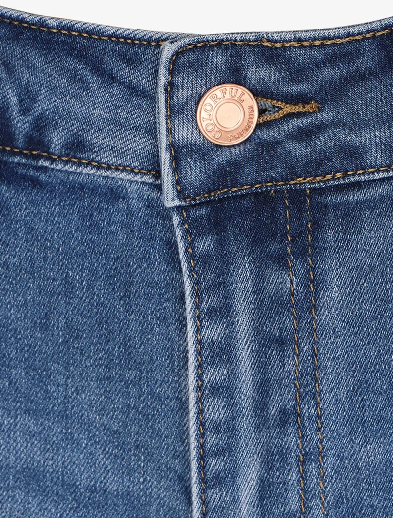 Verblasste und zerrissene Shorts mit geradem Schnitt - Blau