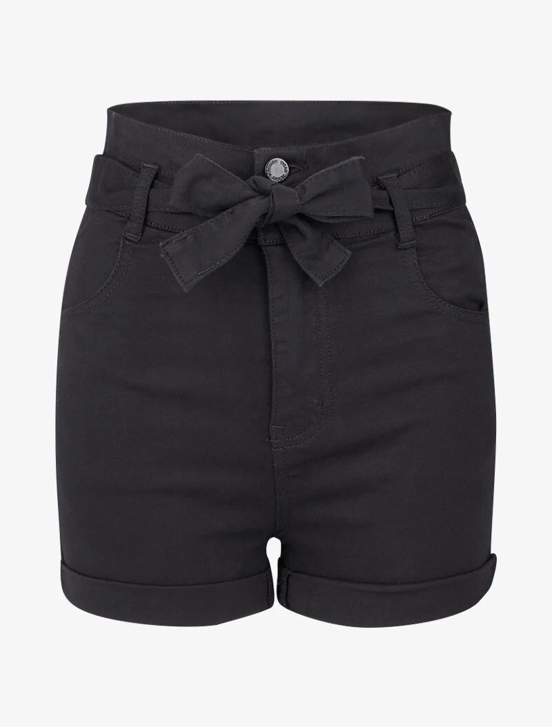 Hoch taillierte Shorts mit Säumen - Schwarz