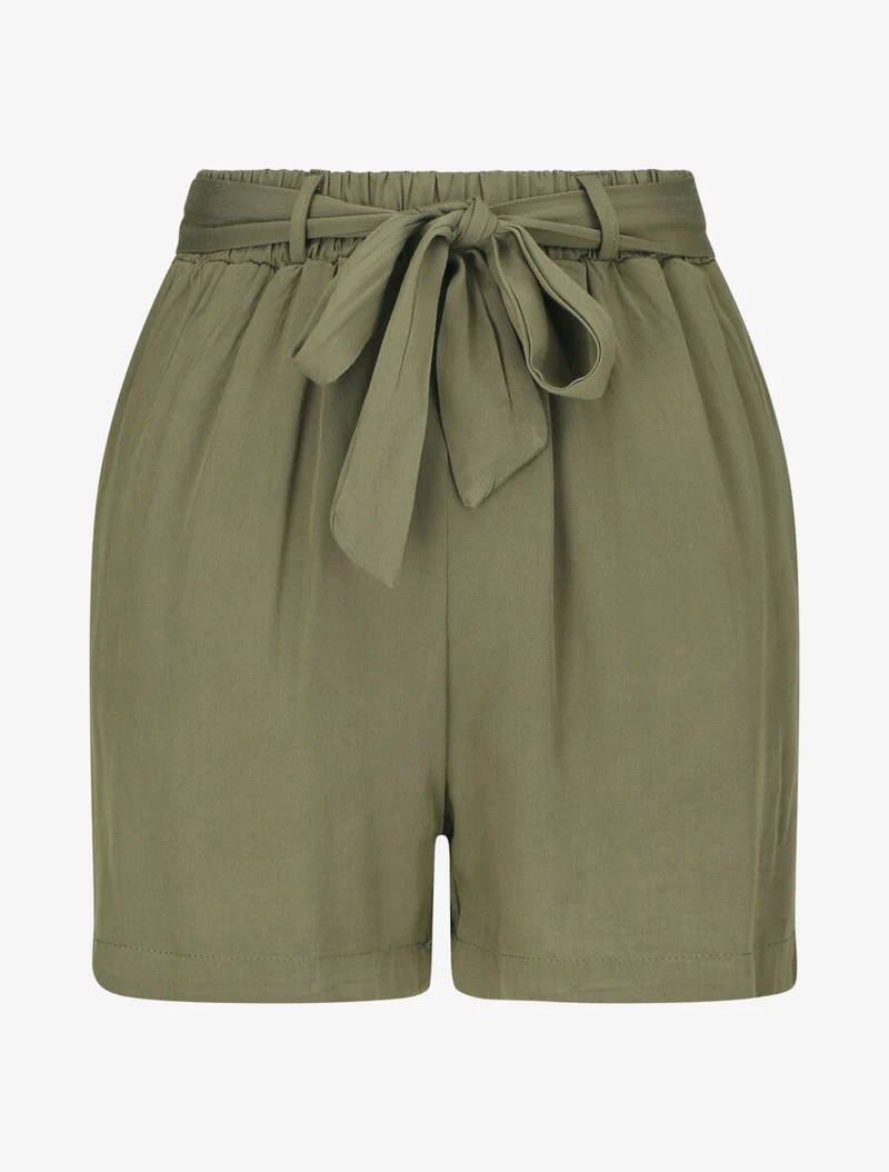 Fließende einfarbige Shorts mit Gürtel. - Kaki