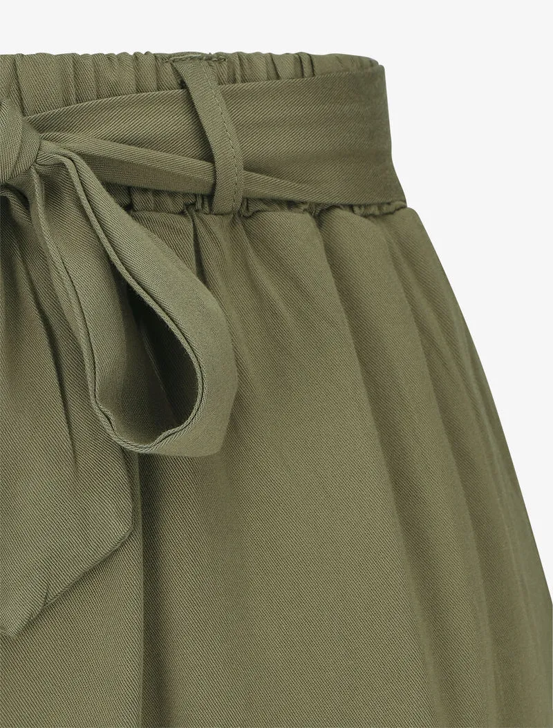 Fließende einfarbige Shorts mit Gürtel. - Kaki