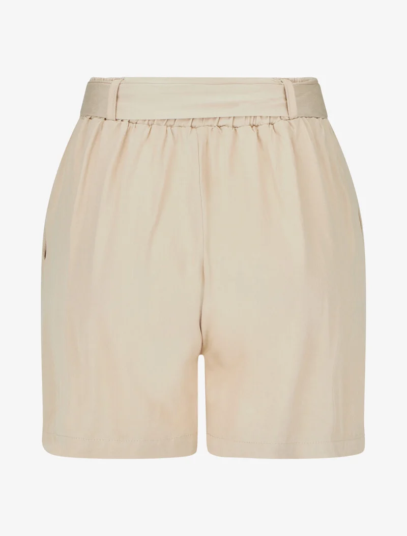 Fließende einfarbige Shorts mit Gürtel. - Beige